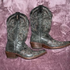Women’s Rocky western boot.